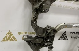 Подрамник двигателя для BMW 5er 2021 года на фотографиях