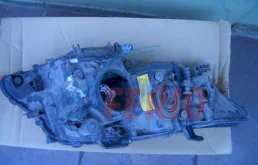 Фара левая для Lexus RX 2005 года на фотографиях