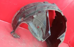 Подкрылок передний левый для Nissan X-Trail 2017 года на фотографиях