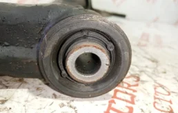 Рычаг передний правый нижний для Nissan Murano 2002 года на фотографиях