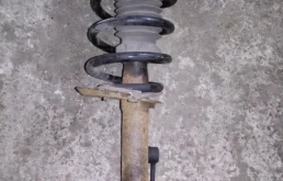 Стойка передняя правая в сборе для Dodge Journey 1