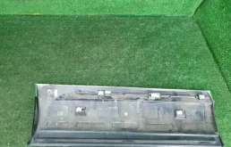 Молдинг двери задний левый для Volkswagen Touareg 2017 года на фотографиях