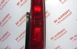Фонарь внешний правый для Nissan X-Trail 2005 года на фотографиях