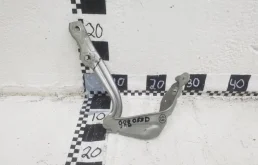 Петля капота левая для Skoda Octavia на фотографиях