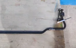 Стабилизатор поперечной устойчивости задний для Nissan X-Trail 2001 года на фотографиях