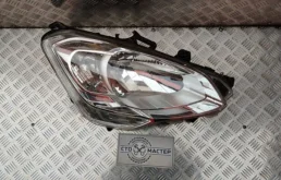 Фара правая для Peugeot Partner 2010 года на фотографиях