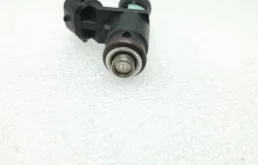 Форсунка топливная для Skoda Octavia 2015 года на фотографиях