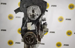 Двигатель без навесного для Citroen Berlingo 2006 года на фотографиях