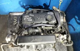 Двигатель без навесного для Hyundai Accent 1997 года на фотографиях