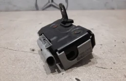 Фиксатор стойки капота для Mercedes-Benz GLK class на фотографиях