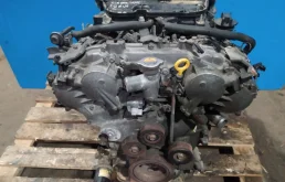 Двигатель без навесного для Nissan Fuga 2015 года на фотографиях