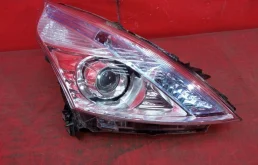 Фара правая для Nissan Teana 2010 года на фотографиях