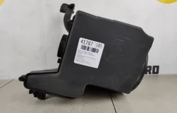 Корпус воздушного фильтра для Ford Focus 2009 года на фотографиях