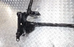 Подрамник двигателя для Audi A6 2015 года на фотографиях