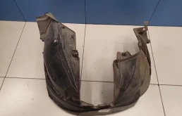 Подкрылок передний правый для Renault Duster 2010 года на фотографиях