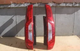 Фонарь внешний правый для Nissan X-Trail 2012 года на фотографиях