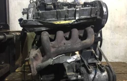 Двигатель без навесного для Audi A4 1996 года на фотографиях