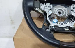 Руль для Toyota Land Cruiser 2021 года на фотографиях