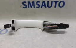 Уплотнитель передней правой двери для Volkswagen Touareg 2018 года на фотографиях