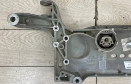 Подрамник двигателя для Volkswagen Passat 2008 года на фотографиях