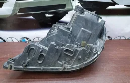 Фара правая для Mercedes-Benz M class 2005 года на фотографиях