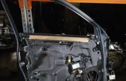 Дверь передняя левая для Audi A4 2004 года на фотографиях