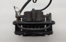 Суппорт передний правый для Lexus RX 2011 года на фотографиях