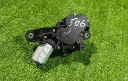 Мотор стеклоочистителя для Nissan Qashqai 2010 года на фотографиях