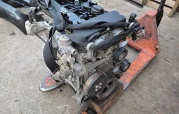 Двигатель для Mercedes-Benz C class 2006 года на фотографиях