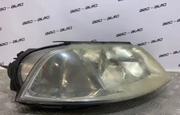 Фары для Volkswagen Passat 2002 года на фотографиях