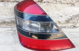 Фонарь внутренний правый для Mercedes-Benz S class 2008 года на фотографиях