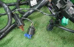 Уплотнитель передней правой двери для Ford Transit 2013 года на фотографиях