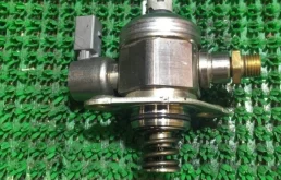 Топливный насос для Audi A4 2007 года на фотографиях