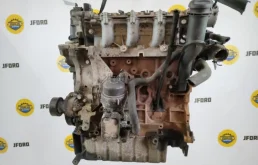 Двигатель без навесного для Ford Kuga 2012 года на фотографиях