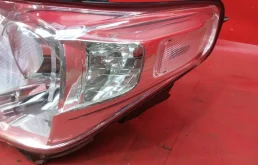 Фара левая для Toyota Land Cruiser 2010 года на фотографиях
