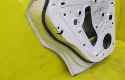 Дверь задняя левая для Porsche Macan 2023 года на фотографиях