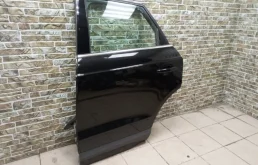 Дверь задняя левая для Audi Q3 2011 года на фотографиях