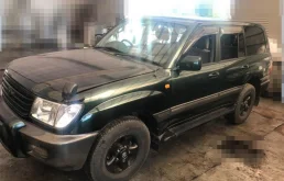 Бампер для Toyota Land Cruiser 2005 года на фотографиях