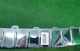 Накладка заднего бампера правая для Volkswagen Touareg 2007 года на фотографиях