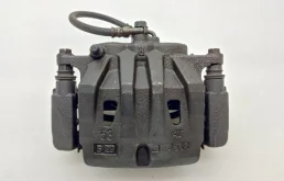 Суппорт передний правый для Lexus RX 2011 года на фотографиях