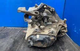 Картер МКПП для Skoda Octavia 2004 года на фотографиях