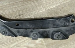 Кронштейн правой фары верхний для Volkswagen Polo на фотографиях