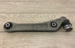 Рычаг передний левый нижний для Audi A4 2018 года на фотографиях