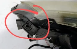 Фара ксенон левая для Suzuki SX4 2011 года на фотографиях