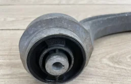 Рычаг передний правый нижний для Audi A6 на фотографиях