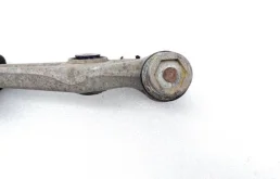 Рычаг передний правый нижний для Audi A6 2010 года на фотографиях