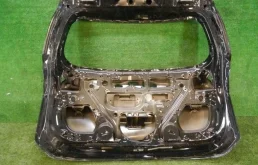 Дверь багажника для Toyota RAV4 2018 года на фотографиях