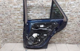 Дверь задняя правая для Mercedes-Benz M class 2009 года на фотографиях