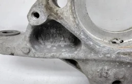 Кулак поворотный правый для Skoda Octavia 2020 года на фотографиях