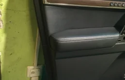 Обшивка двери передняя левая для Toyota Land Cruiser на фотографиях